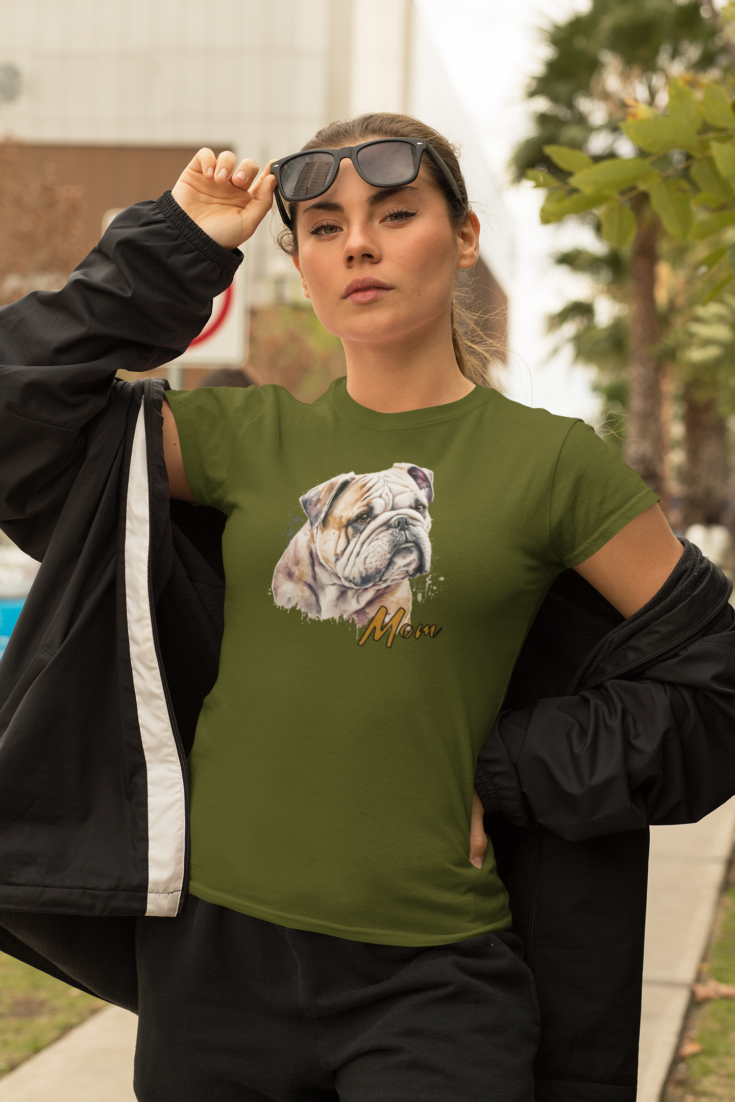 Bulldog Mom T-Shirt