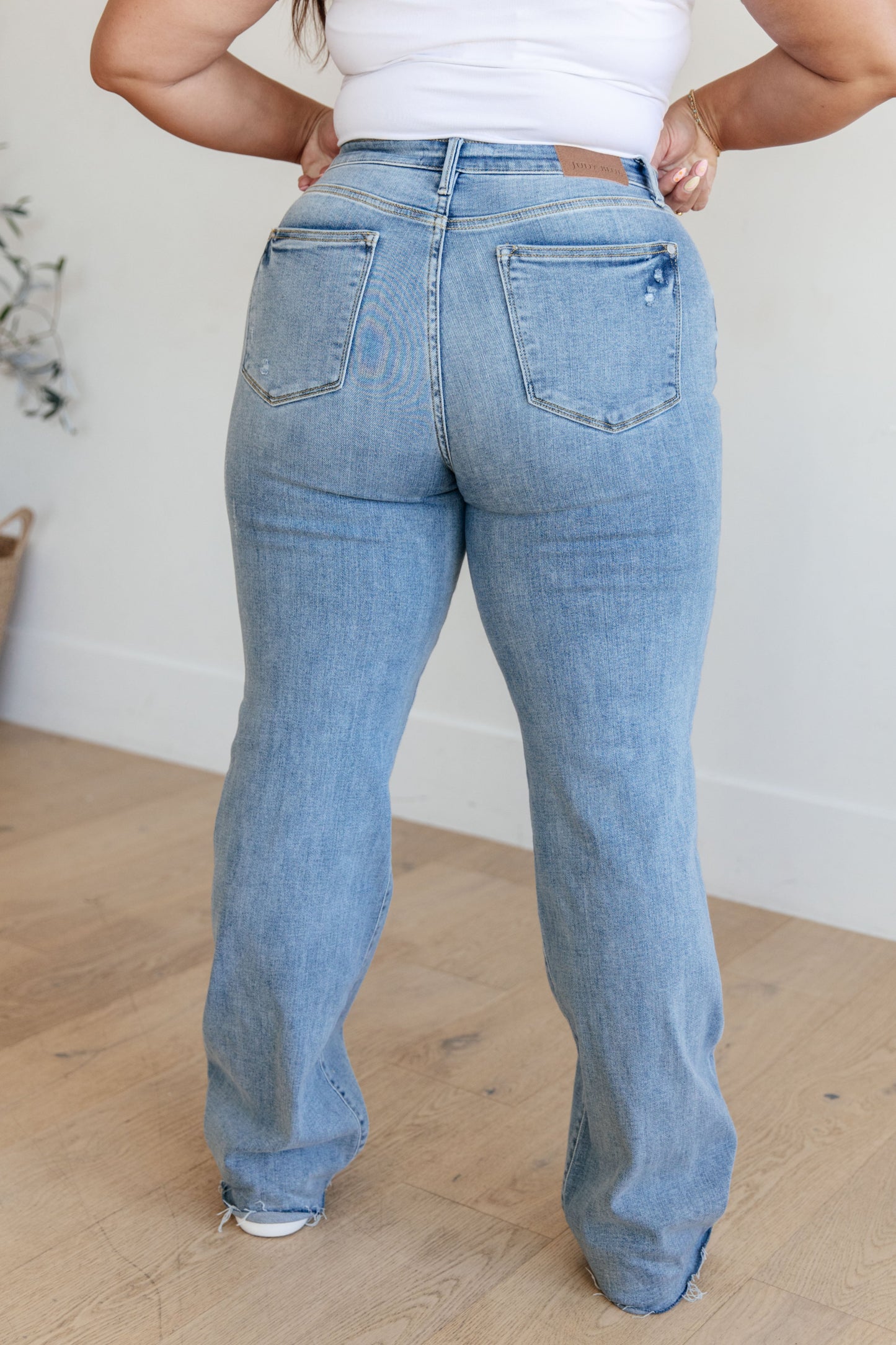 Judy Blue - Mildred High Rise V Front Waistband Straight Jeans